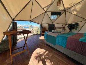 Postel nebo postele na pokoji v ubytování Bubble Dome Village