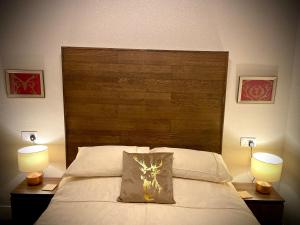 Stag and Barrel客房内的一张或多张床位