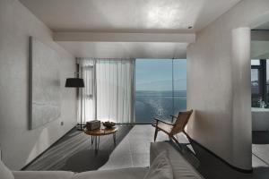 Postel nebo postele na pokoji v ubytování 芒澍陶唐之丘海景酒店大理洱海店