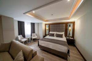 A bed or beds in a room at Amethyst Hotel