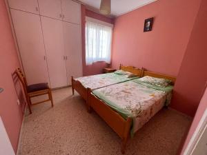 Postel nebo postele na pokoji v ubytování Charming & Comfy Apartment 2 minutes to Mackenzie Beach & 5 minutes to Airport, Close to Restaurants & City Center