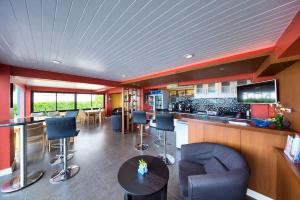 Η κουζίνα ή μικρή κουζίνα στο Family Apt Stunning Seaview Great Location
