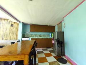 Kuchyň nebo kuchyňský kout v ubytování Alona J&J Tourist Inn