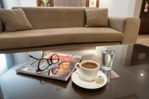 A seating area at Amethyst Hotel