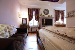 Katil atau katil-katil dalam bilik di Jasmine Orange B&B