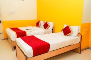 Postel nebo postele na pokoji v ubytování Shree Rajkamal Residency