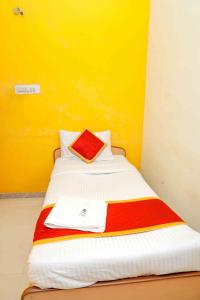 Postel nebo postele na pokoji v ubytování Shree Rajkamal Residency