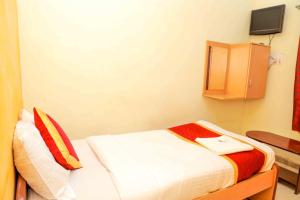 Postel nebo postele na pokoji v ubytování Shree Rajkamal Residency