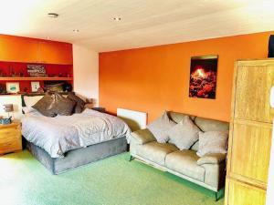 Ένα ή περισσότερα κρεβάτια σε δωμάτιο στο Self Contained Countryside Holiday Home