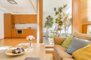 Η κουζίνα ή μικρή κουζίνα στο Lumina luxury 3-rooms apart in Warsaw