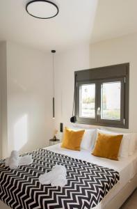 Postel nebo postele na pokoji v ubytování Lotus Serenity Suites
