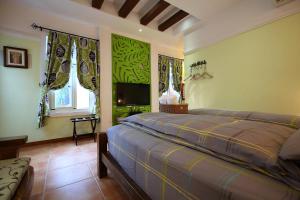Katil atau katil-katil dalam bilik di Jasmine Orange B&B
