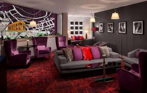 Radisson Blu Hotel, Edinburgh City Centre的休息区