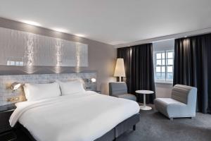 Radisson Blu Hotel, Edinburgh City Centre客房内的一张或多张床位