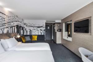 Radisson Blu Hotel, Edinburgh City Centre客房内的一张或多张床位