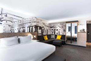Radisson Blu Hotel, Edinburgh City Centre客房内的一张或多张床位