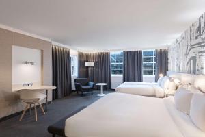 Radisson Blu Hotel, Edinburgh City Centre客房内的一张或多张床位