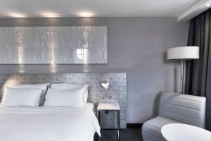 Radisson Blu Hotel, Edinburgh City Centre客房内的一张或多张床位
