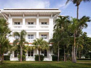 Zahrada ubytování Raffles Grand Hotel d'Angkor