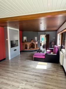 TV a/nebo společenská místnost v ubytování Quinta da Cerca - Natureza, Bem-Estar e Conforto