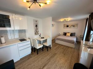 Katil atau katil-katil dalam bilik di Apartmaji Meli Pu +43 gambar