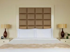Raffles Makati客房内的一张或多张床位