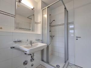 Ein Badezimmer in der Unterkunft Ferienwohnung 3 26 Inselstrand