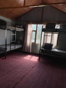 Voodi või voodid majutusasutuse MountRush Adventures Manali toas