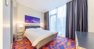 Rúm í herbergi á Tallink Spa & Conference Hotel