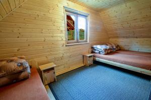 Ένα ή περισσότερα κρεβάτια σε δωμάτιο στο Wilcze Wzgórze