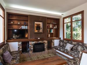 Μια τηλεόραση ή/και κέντρο ψυχαγωγίας στο Villa MariaCanyamel By North Properties Mallorca