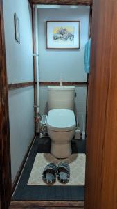 Un baño de Ainu Lodge 26 fotos más