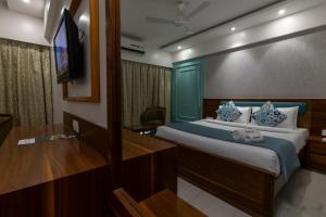 The Metropole by Keyboard Hotels客房内的一张或多张床位