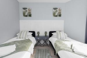 Postel nebo postele na pokoji v ubytování Luxury Central Hidden Gem