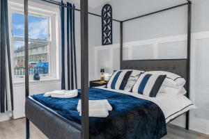 Postel nebo postele na pokoji v ubytování Luxury Central Hidden Gem + 27 fotografií