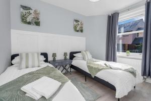 Postel nebo postele na pokoji v ubytování Luxury Central Hidden Gem