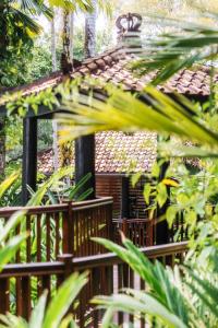 O grădină în afara Hibiscus Five - A Balinese vibe!