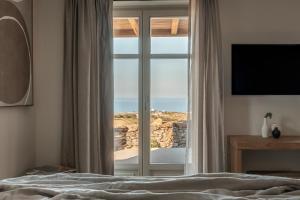 Postel nebo postele na pokoji v ubytování Stamna Sifnos a member of Design Hotels
