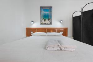 Posteľ alebo postele v izbe v ubytovaní Central Bright Studio