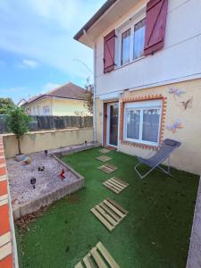 Κήπος έξω από το Le Jardin Ati