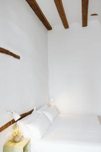Postel nebo postele na pokoji v ubytování OttoH Charm Stay