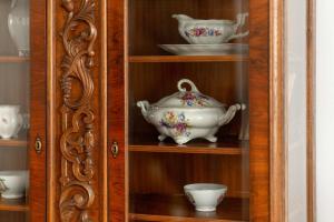 a cabinet with a tea pot and bowls in it at Wyjątkowy Apartament z Balkonem by Noclegi Renters in Poznań +21 photos