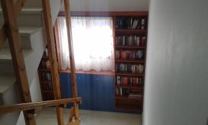 Knižnica v apartmáne