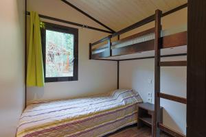 a bedroom with a bunk bed and a window at Les Canonniers - Chalet avec Piscine in Solliès-Toucas +12 photos