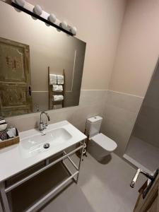 Koupelna v ubytování OttoH Charm Stay