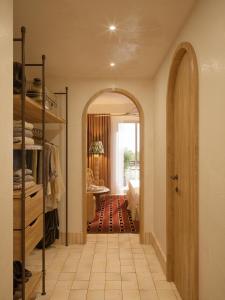 a hallway with an archway leading to a living room at Hôtel Maison Chiberta in Anglet