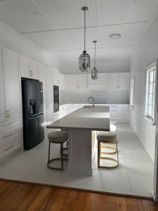 Η κουζίνα ή μικρή κουζίνα στο Gorgeous Heritage Home