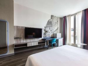 Postel nebo postele na pokoji v ubytování Mercure Firenze Centro