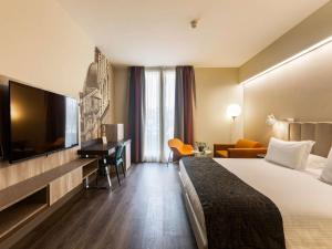 TV a/nebo společenská místnost v ubytování Mercure Firenze Centro