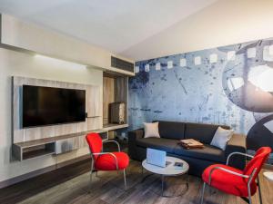 TV a/nebo společenská místnost v ubytování Mercure Firenze Centro